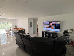 2475 NW 55th St, Miami FL 33142