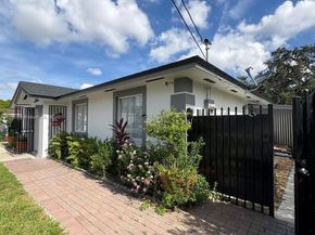 2475 NW 55th St, Miami FL 33142