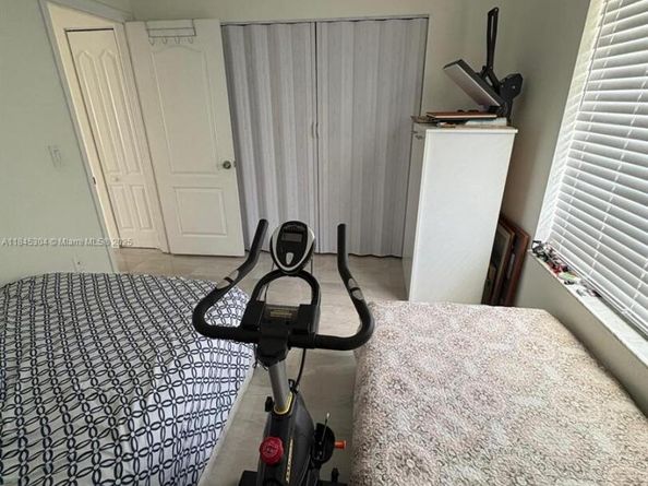 2475 NW 55th St, Miami FL 33142