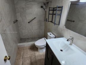 425 SE 11th Ter 403, Dania Beach FL 33004