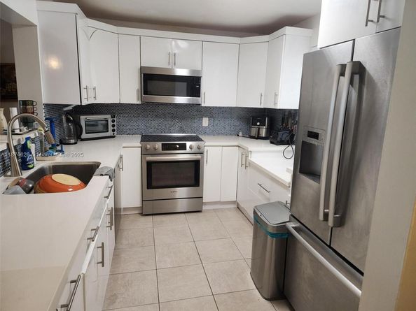 425 SE 11th Ter 403, Dania Beach FL 33004