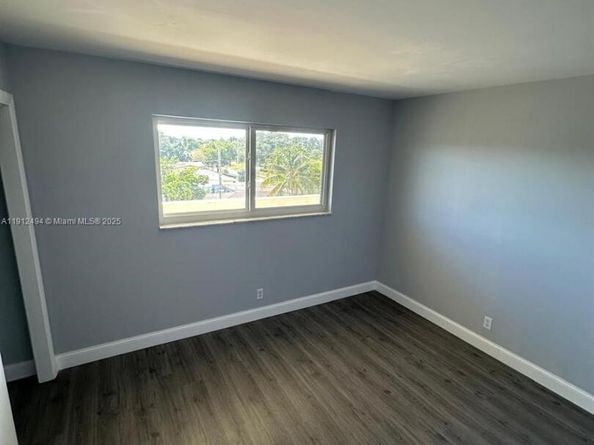 220 SW 9th Ave 406, Hallandale Beach FL 33009