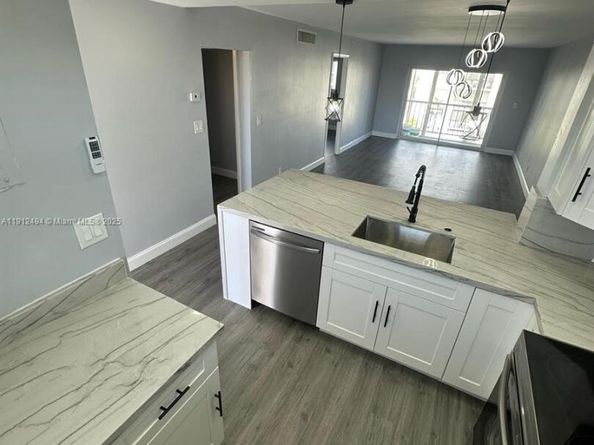 220 SW 9th Ave 406, Hallandale Beach FL 33009