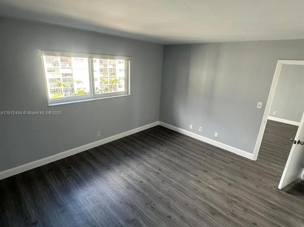 220 SW 9th Ave 406, Hallandale Beach FL 33009