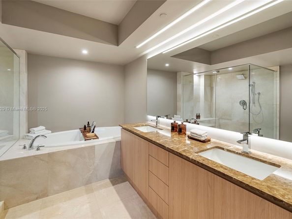 1830 S Ocean Dr 1810, Hallandale Beach FL 33009