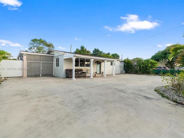 325 SE 9th Ave, Hialeah FL 33010