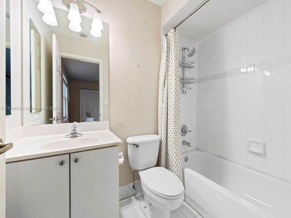 1104 NW 139th Ave, Pembroke Pines FL 33028