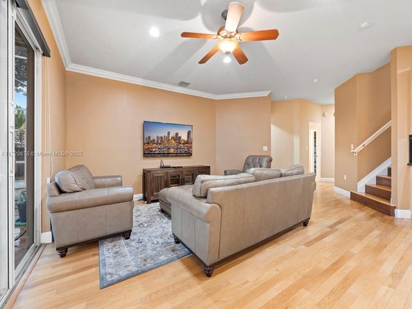 1104 NW 139th Ave, Pembroke Pines FL 33028