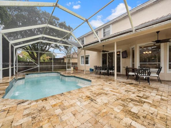 1104 NW 139th Ave, Pembroke Pines FL 33028