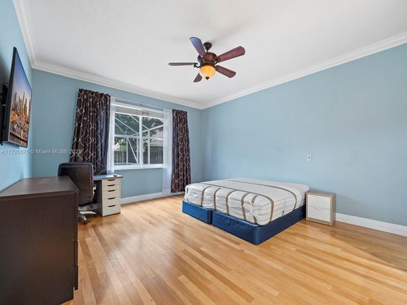 1104 NW 139th Ave, Pembroke Pines FL 33028