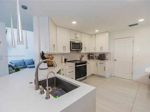 Undisclosed Address #A11899080, Weston FL 33331