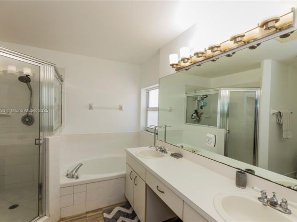 Undisclosed Address #A11899080, Weston FL 33331