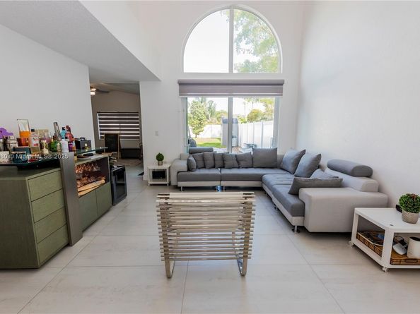 Undisclosed Address #A11899080, Weston FL 33331