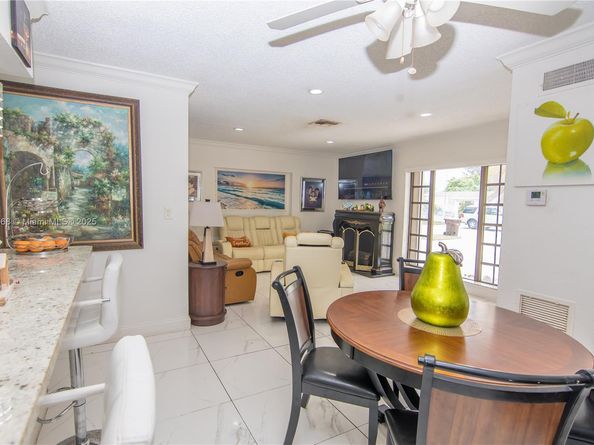 943 W 64th Pl, Hialeah FL 33012