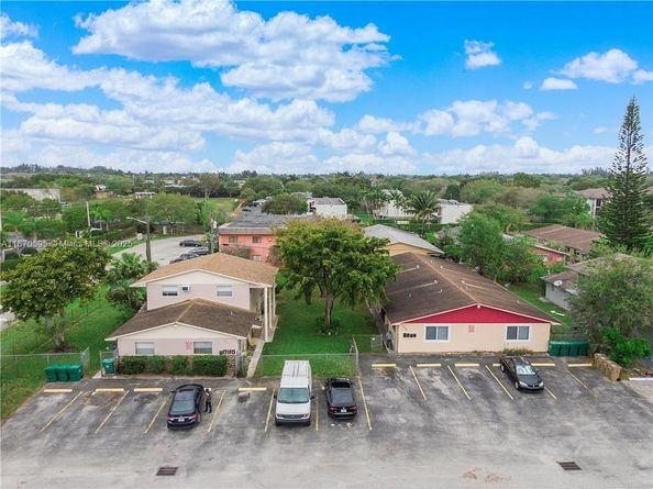 7391 NW 37th St, Hollywood FL 33024