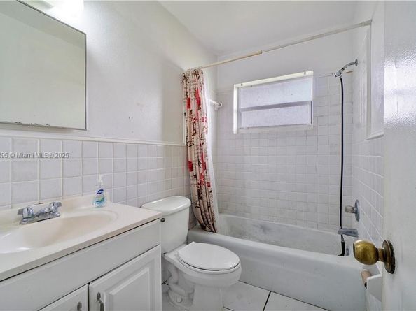 7391 NW 37th St, Hollywood FL 33024
