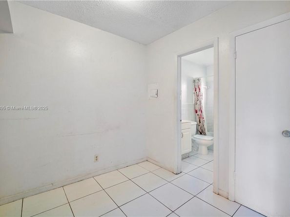 7391 NW 37th St, Hollywood FL 33024
