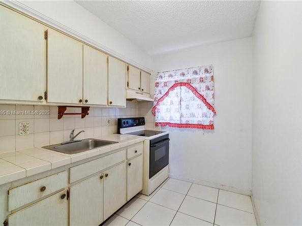 7391 NW 37th St, Hollywood FL 33024