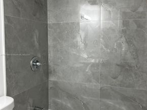 203 Lake Pointe Dr 108, Oakland Park FL 33309