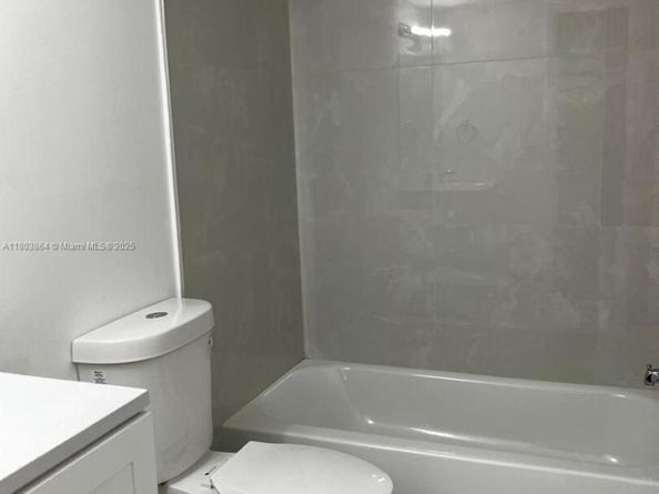203 Lake Pointe Dr 108, Oakland Park FL 33309