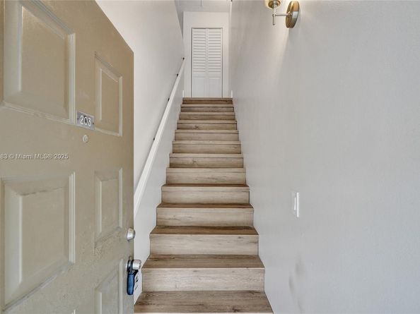 303 Gardens Dr 203, Pompano Beach FL 33069