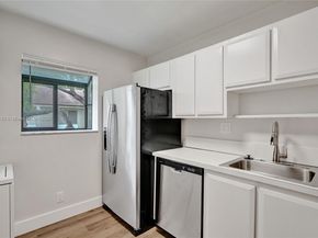 303 Gardens Dr 203, Pompano Beach FL 33069