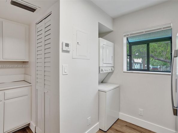 303 Gardens Dr 203, Pompano Beach FL 33069