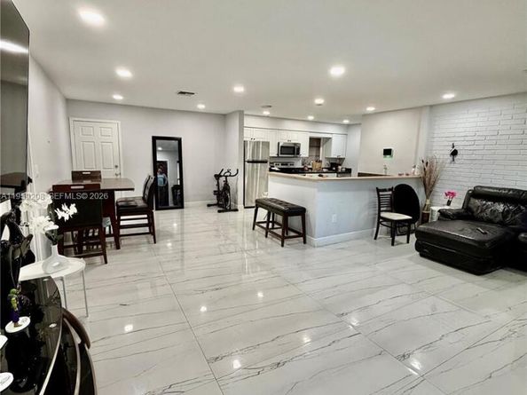 518 NW 47th Ct, Oakland Park FL 33309