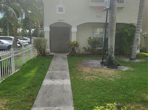 10877 NW 8th St 10877, Pembroke Pines FL 33026