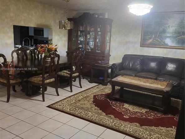 10877 NW 8th St 10877, Pembroke Pines FL 33026