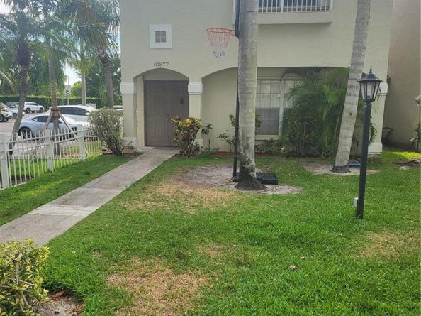 10877 NW 8th St 10877, Pembroke Pines FL 33026
