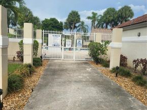 10877 NW 8th St 10877, Pembroke Pines FL 33026