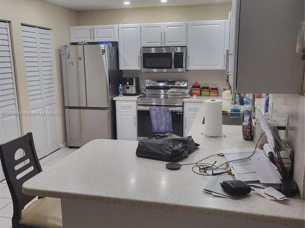 10877 NW 8th St 10877, Pembroke Pines FL 33026