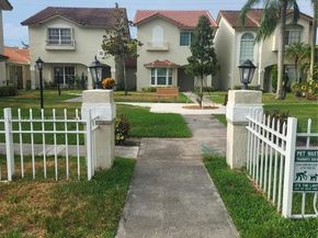10877 NW 8th St 10877, Pembroke Pines FL 33026