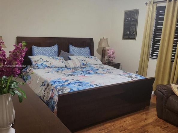 10877 NW 8th St 10877, Pembroke Pines FL 33026