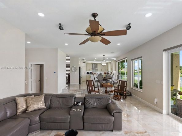 5413 SW 186th Way, Miramar FL 33029