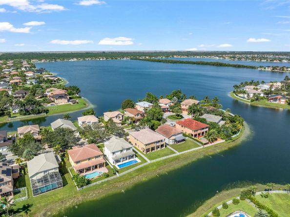 5413 SW 186th Way, Miramar FL 33029