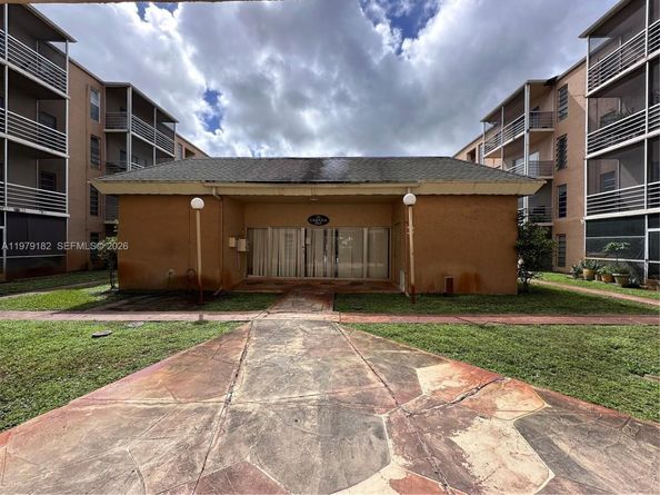 4848 NW 24th Ct 412, Lauderdale Lakes FL 33313