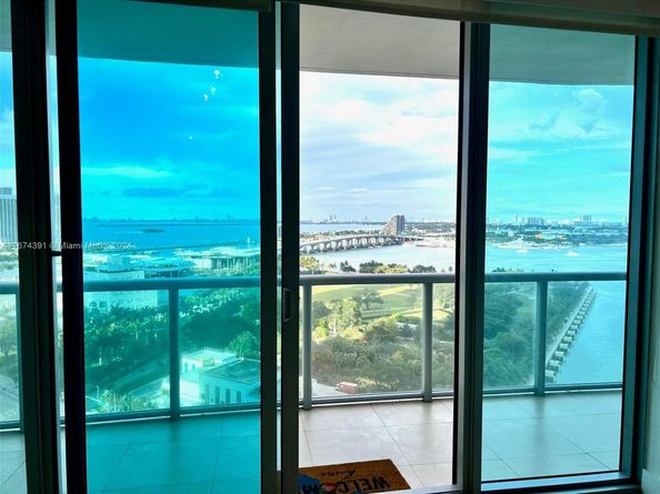 888 Biscayne Blvd 1811, Miami FL 33132