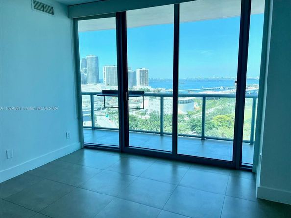 888 Biscayne Blvd 1811, Miami FL 33132