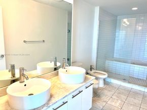 888 Biscayne Blvd 1811, Miami FL 33132