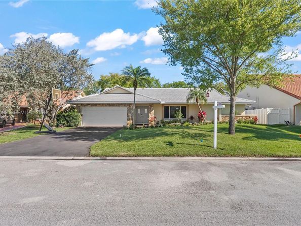 10823 NW 7th St, Coral Springs FL 33071