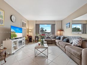 400 S Cypress Rd 424, Pompano Beach FL 33060