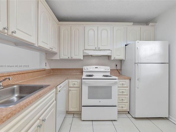 3399 Foxcroft Rd 108, Miramar FL 33025