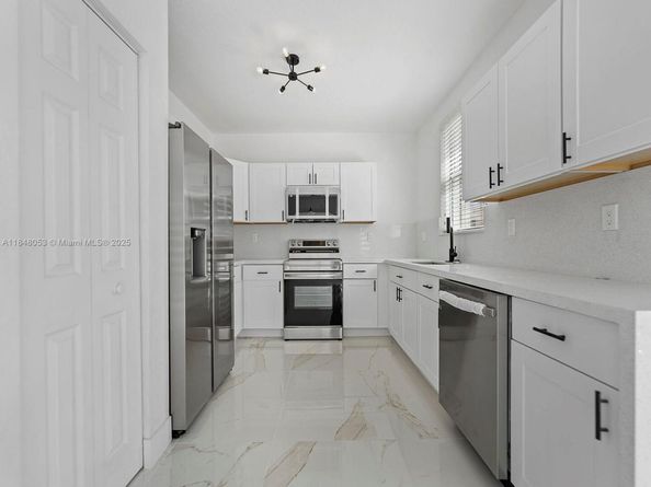 1070 NE 42nd Ave, Homestead FL 33033