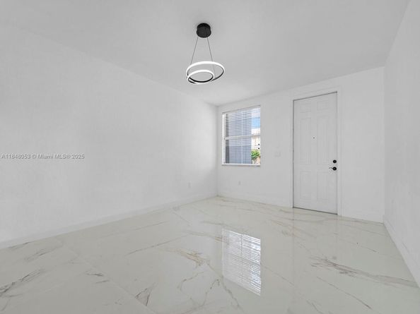 1070 NE 42nd Ave, Homestead FL 33033