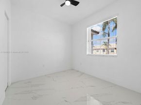 1070 NE 42nd Ave, Homestead FL 33033