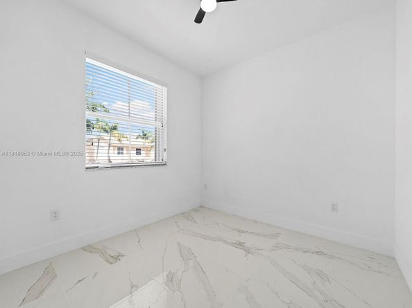 1070 NE 42nd Ave, Homestead FL 33033