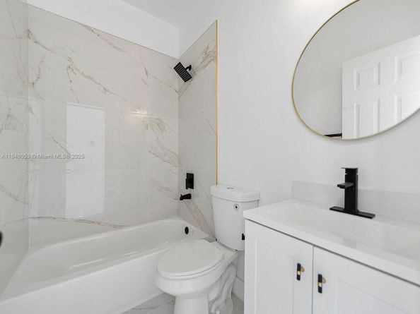 1070 NE 42nd Ave, Homestead FL 33033