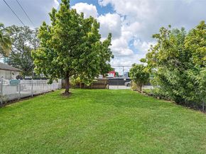 1523 NW 38th St, Miami FL 33142